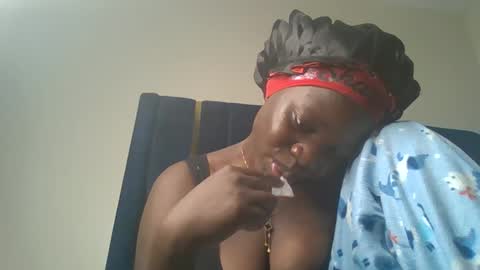 ollleina online show from April 23, 9:50 pm