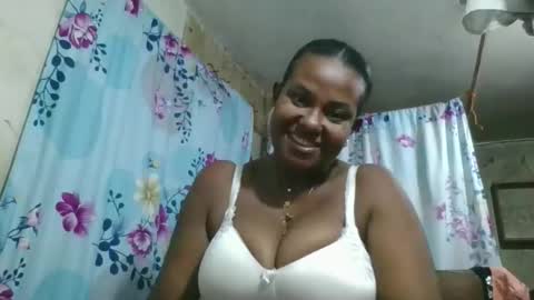 olyvienne90 online show from December 22, 8:11 am