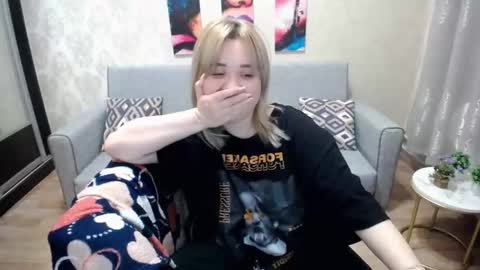 Snapshot of omg_itsperfect chatting on October 6, 10:51 pm Fina online show from October 6, 10:51 pm