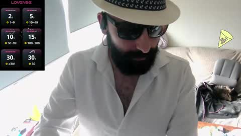 Snapshot of ona_nisme chatting on June 1, 5:14 pm ona nisme online show from June 1, 5:14 pm