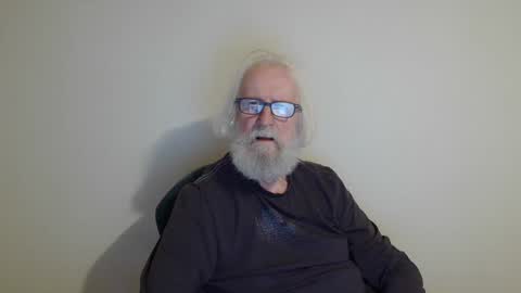 Somewhere over the rainbow online show from February 28, 9:23 pm