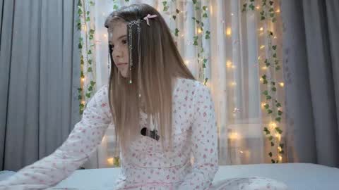 Snapshot of one_more_touch chatting on January 17, 1:49 pm Eva online show from January 17, 1:49 pm