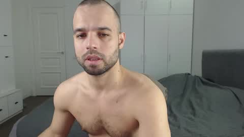 onebestlover online show from February 18, 7:54 am