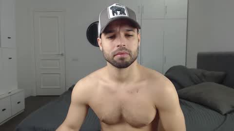 onebestlover online show from February 26, 8:48 am