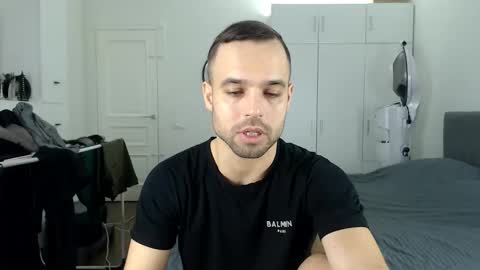 onebestlover online show from February 13, 9:27 am