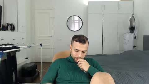 onebestlover online show from February 18, 7:59 am