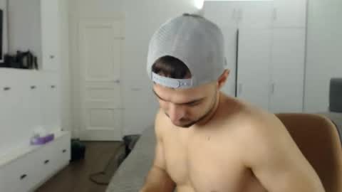 onebestlover online show from April 11, 8:29 am