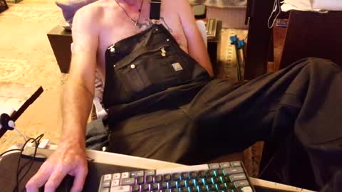 Snapshot of onehandwashestheother chatting on July 20, 7:11 am onehandwashestheother online show from July 20, 7:11 am