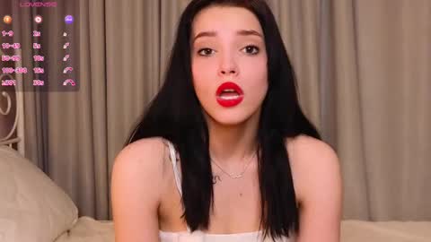 Snapshot of onemoreecall chatting on February 14, 1:18 pm Lexi online show from February 14, 1:18 pm