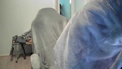 Snapshot of onesieboyx chatting on December 5, 12:14 pm onesieboyx online show from December 5, 12:14 pm