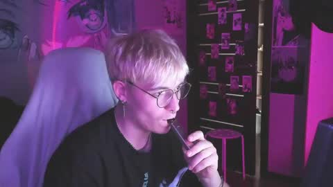 Snapshot of oneslegion chatting on June 1, 4:41 pm Killu online show from June 1, 4:41 pm