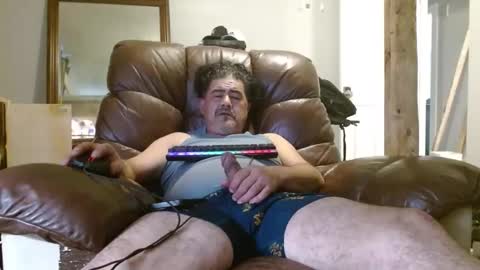 Snapshot of onewayallday chatting on December 19, 4:35 pm onewaykenny online show from December 19, 4:35 pm