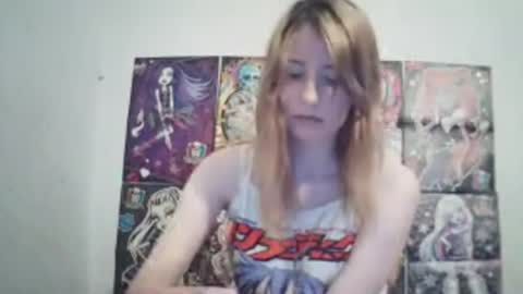 Snapshot of oniemilot chatting on July 7, 7:51 pm Elara online show from July 7, 7:51 pm