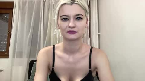 Onika online show from April 7, 3:23 pm