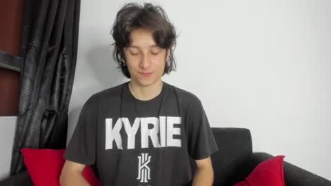 onion_knight420 online show from July 20, 11:40 pm