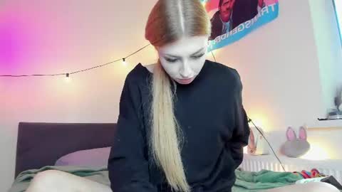 Snapshot of only_iva21 chatting on August 2, 2:15 pm Iva online show from August 2, 2:15 pm