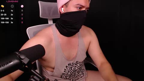 Snapshot of onlycosplayguy chatting on November 5, 11:27 pm Dante online show from November 5, 11:27 pm