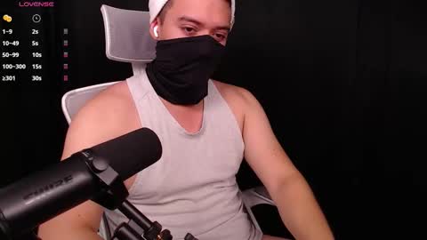 Snapshot of onlycosplayguy chatting on November 7, 9:37 pm Dante online show from November 7, 9:37 pm