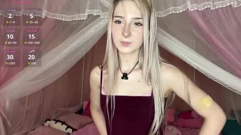 Snapshot of onlyeva1 chatting on May 4, 8:10 am Eva online show from May 4, 8:10 am