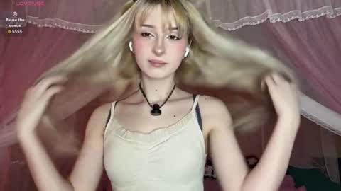 Snapshot of onlyeva1 chatting on May 9, 8:30 am Eva online show from May 9, 8:30 am