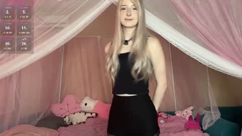 Snapshot of onlyeva1 chatting on June 7, 8:18 am Eva online show from June 7, 8:18 am