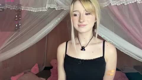 Snapshot of onlyeva1 chatting on June 19, 10:19 am Eva online show from June 19, 10:19 am