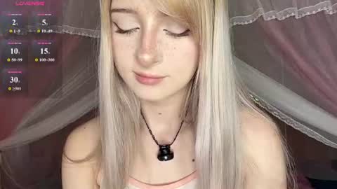 Snapshot of onlyeva1 chatting on June 28, 9:37 am Eva online show from June 28, 9:37 am