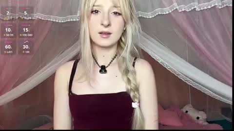 Snapshot of onlyeva1 chatting on July 25, 11:19 am Eva online show from July 25, 11:19 am