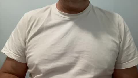 Snapshot of onthedlhere chatting on January 2, 2:46 pm onthedlhere online show from January 2, 2:46 pm