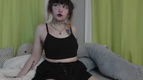 Snapshot of onyx_black666 chatting on April 2, 6:33 am onyx_black666 online show from April 2, 6:33 am