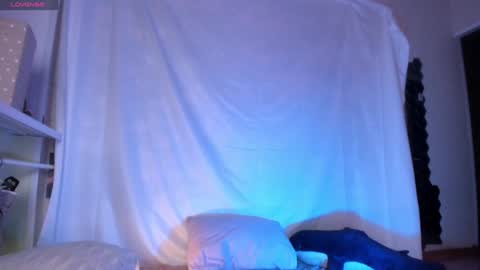 Onyx online show from December 6, 2:17 pm