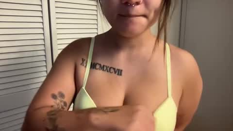 Snapshot of oohhellothere chatting on September 23, 5:54 am Miss Girly online show from September 23, 5:54 am