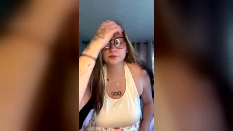 oohlarae22 online show from June 16, 5:26 pm
