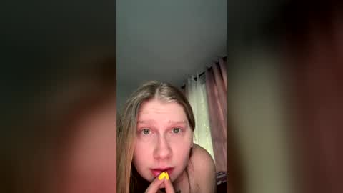 oohlarae22 online show from June 26, 10:52 am