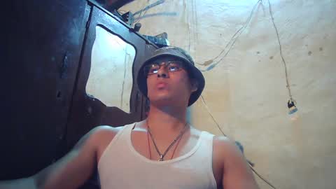 oomaurooo online show from September 22, 6:15 am