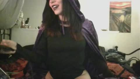 opalsessence_ online show from October 22, 3:51 am