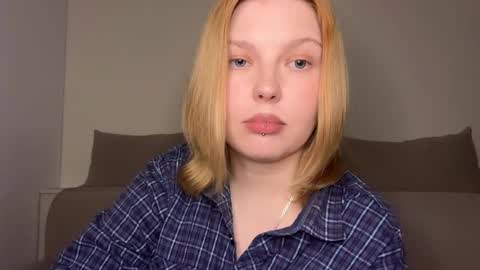 Snapshot of opheliaritz chatting on May 2, 10:48 pm Ophelia online show from May 2, 10:48 pm