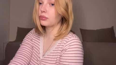 Snapshot of opheliaritz chatting on May 6, 10:04 pm Ophelia online show from May 6, 10:04 pm