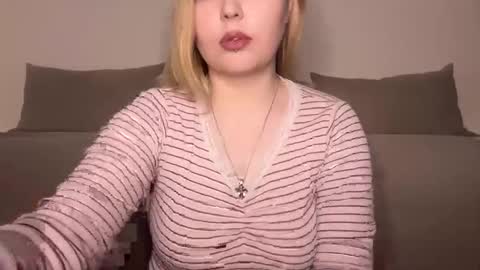 Snapshot of opheliaritz chatting on May 15, 9:22 pm Ophelia online show from May 15, 9:22 pm