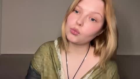 Snapshot of opheliaritz chatting on May 29, 8:51 pm Ophelia online show from May 29, 8:51 pm