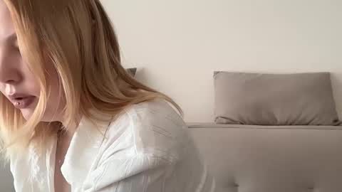 Snapshot of opheliaritz chatting on June 5, 6:31 am Ophelia online show from June 5, 6:31 am