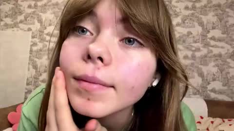 Snapshot of oracorker chatting on October 16, 9:05 pm Coraline online show from October 16, 9:05 pm