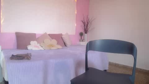 Ora Larson online show from January 9, 12:08 pm