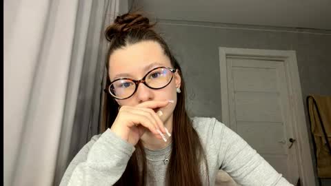 Snapshot of oralianoviello chatting on March 4, 1:33 am Eva online show from March 4, 1:33 am