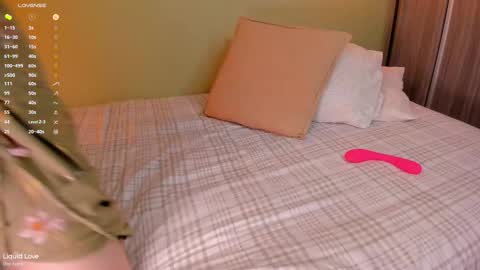 Snapshot of orchide_ chatting on September 21, 12:56 am Claire online show from September 21, 12:56 am