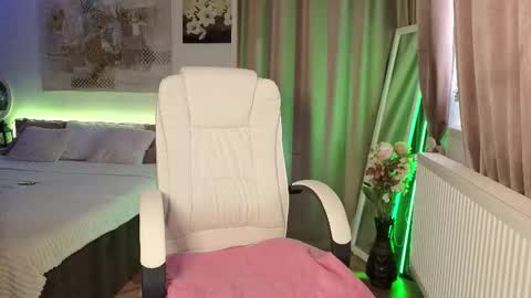 Snapshot of orchidessa chatting on December 3, 9:51 am Eve Voss online show from December 3, 9:51 am