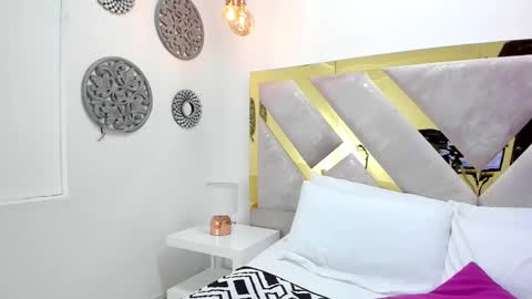 Miss Guzman  online show from February 2, 3:39 pm