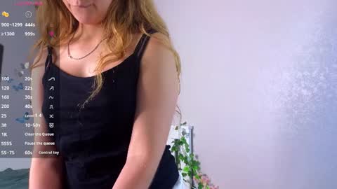 Snapshot of orivienne chatting on June 28, 4:02 pm Dolores online show from June 28, 4:02 pm