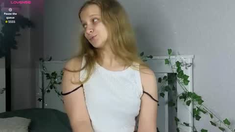 Snapshot of orivienne chatting on July 23, 4:05 pm Dolores online show from July 23, 4:05 pm