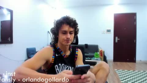 Snapshot of orlando__bloom chatting on January 10, 11:22 am Fansly and Instagram -  online show from January 10, 11:22 am